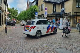 Automobiliste rijdt café binnen in Bergen