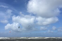Rode vlag en het strand!