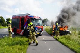 Auto in brand in Egmond aan den Hoef