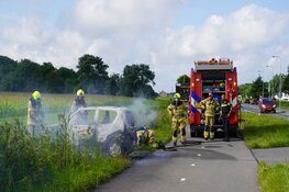 Auto in brand in Egmond aan den Hoef
