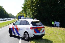 Bestelbus raakt van de weg in Bergen
