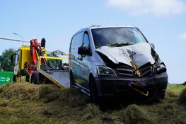 Bestelbus raakt van de weg in Bergen