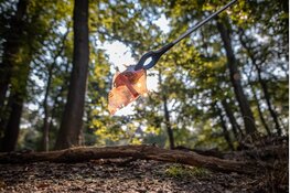Mountainbikers ruimen samen zwerfafval op in Schoorlse Duinen