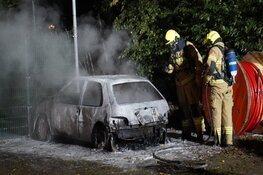 Auto door brand verwoest op parkeerplaats in Groet