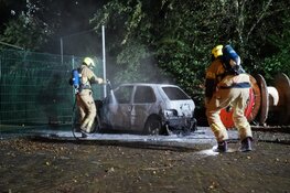 Auto door brand verwoest op parkeerplaats in Groet