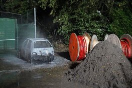 Auto door brand verwoest op parkeerplaats in Groet