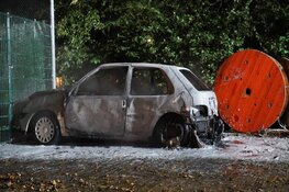 Auto door brand verwoest op parkeerplaats in Groet