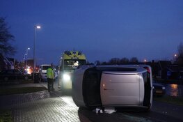 Automobiliste kantelt met auto in Schoorl