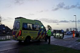 Automobiliste kantelt met auto in Schoorl
