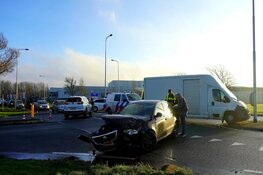 Ongeval met flinke schade op Hoeverweg