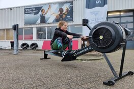 Karin Wittebrood roeit marathon voor Victrix Foundation: "Sport voor alle kinderen"