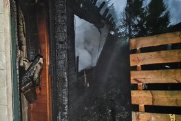 Grote brand op Park De Rekere verwoest twee bungalows