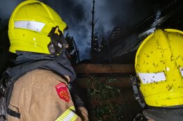 Grote brand op Park De Rekere verwoest twee bungalows