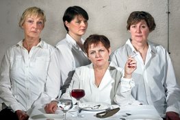 Toneelgroep SPIEGEL speelt, na twee jaar uitstel, “Augustus”, een bewerking van “August Osage County” van Tracy Letts