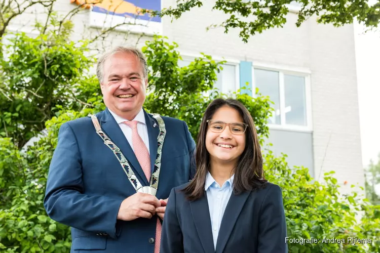 Sophia Mourão Bakker wordt nieuwe kinderburgemeester gemeente Bergen