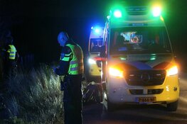 Botsing tussen twee fietsers in Schoorl, traumahelikopter ter plaatse