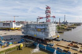 Na succesvolle load out wordt topside Hollandse Kust (noord) nu in stelling gebracht voor zeetransport naar Egmond aan Zee