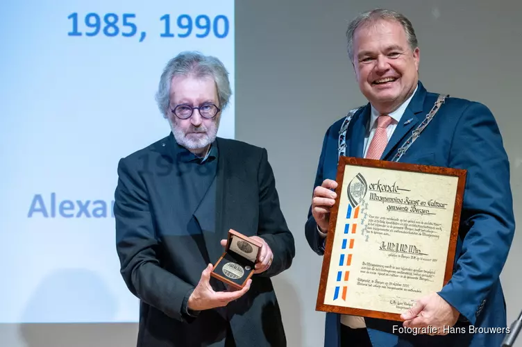 Muzepenning voor Maarten Min uit Bergen