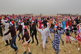 Egmondse Nieuwjaarsduik keert terug als vanouds