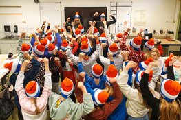 Groep 8 De Kiem uitgedaagd tijdens de Egmondse Nieuwjaarsduik