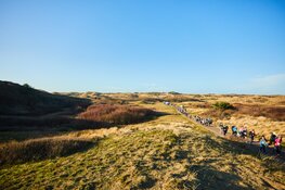 Soufiane Bouchikhi en Nienke Brinkman winnen winterklassieker NN Egmond Halve Marathon
