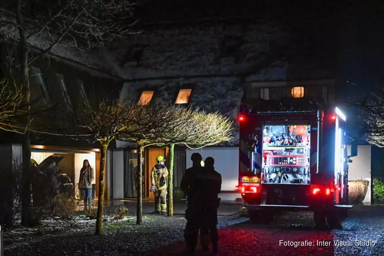 Angst voor villa bij autobrand aan Eeuwigelaan