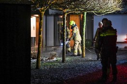 Angst voor villa bij autobrand aan Eeuwigelaan