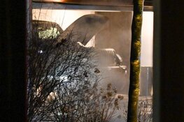 Angst voor villa bij autobrand aan Eeuwigelaan