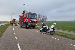 Auto te water nabij Schoorldam