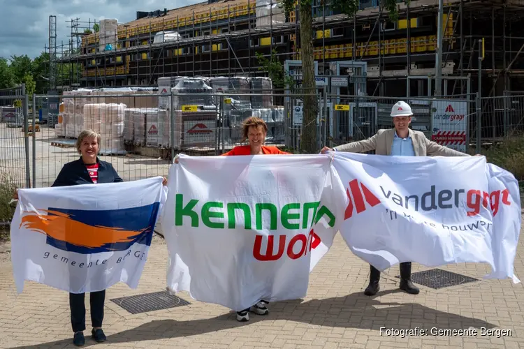 Hoogste punt bouw Oosterkimschool in Schoorl bereikt