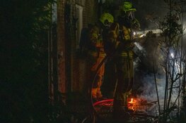 Brand in achtertuin van woning in Groet