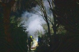 Brand in achtertuin van woning in Groet
