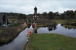 Hoogwater in Bergen aan Zee, straten staan blank