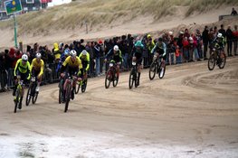 Ramon Sinkeldam en Tessa Neefjes winnen GP Groot Egmond-Pier-Egmond 2024