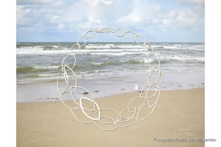 'Glans aan Zee', sieraden ’show’ in Bergen(AZ)