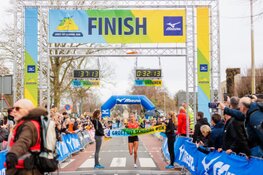 Mustefa Kedir en Sarah Lathi winnen 44e editie Groet uit Schoorl Run