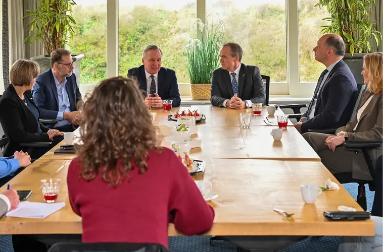 Staatssecretaris Van der Burg op bezoek bij opvanglocaties