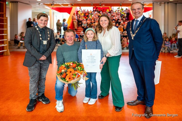 Elf Koninklijke Onderscheidingen en een jeugdlintje tijdens Lintjesregen in gemeente Bergen