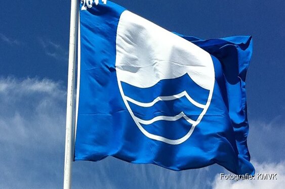 De Blauwe Vlag wordt weer gehesen: veilig genieten van schone stranden in de gemeente Bergen