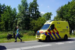 Scooter en fietser aangereden op Bergerweg