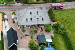 Brand in woning met rieten kap in Groet