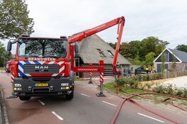 Brand in woning met rieten kap in Groet