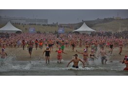 Meer dan 2000 deelnemers aan de Egmondse Nieuwjaarsduik verwacht