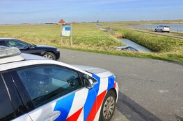 Auto rolt te water in Schoorl