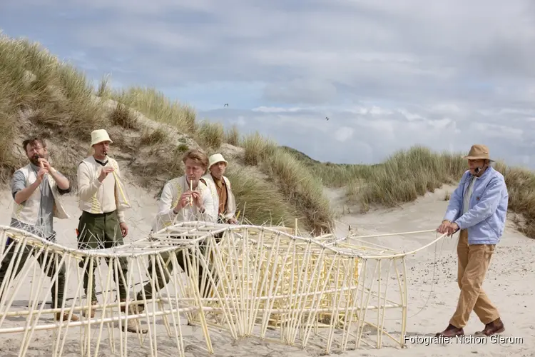 Kaartverkoop voor spectaculaire 'strandbeest zingt' in Hargen aan Zee gestart