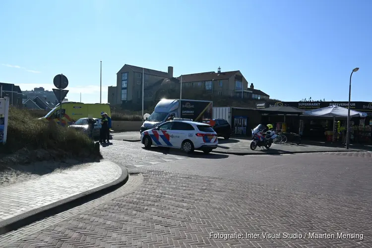 Fietser en automobiliste in botsing in Bergen aan Zee