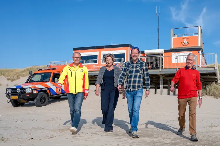 Gemeente Bergen verlengt samenwerking met reddingsbrigades voor veilige stranden