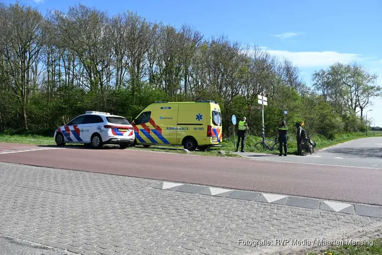 Fietsers komen in botsing en belandden in sloot in Egmond aan den Hoef