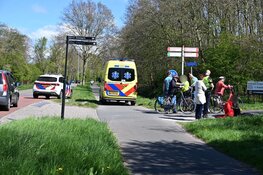 Fietsers komen in botsing en belandden in sloot in Egmond aan den Hoef