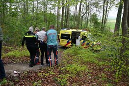 Fietser hard ten val in Bergen